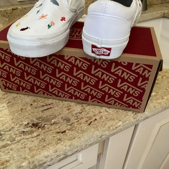 Vans  Size 8 Garden Party Women’s sneak, adorable and only worn once - Picture 2 of 6